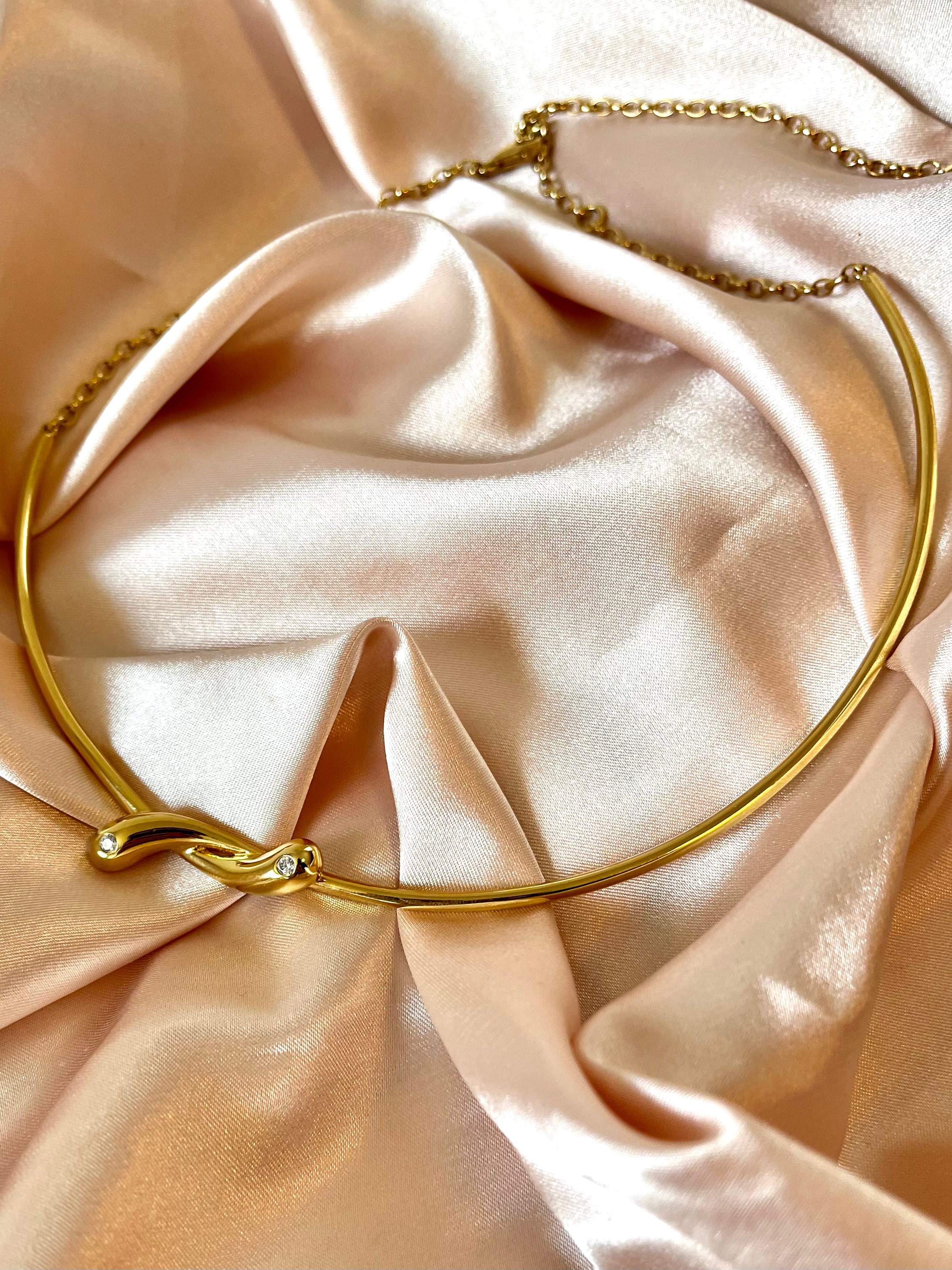 ESSENCE RADIANCE CHOKER