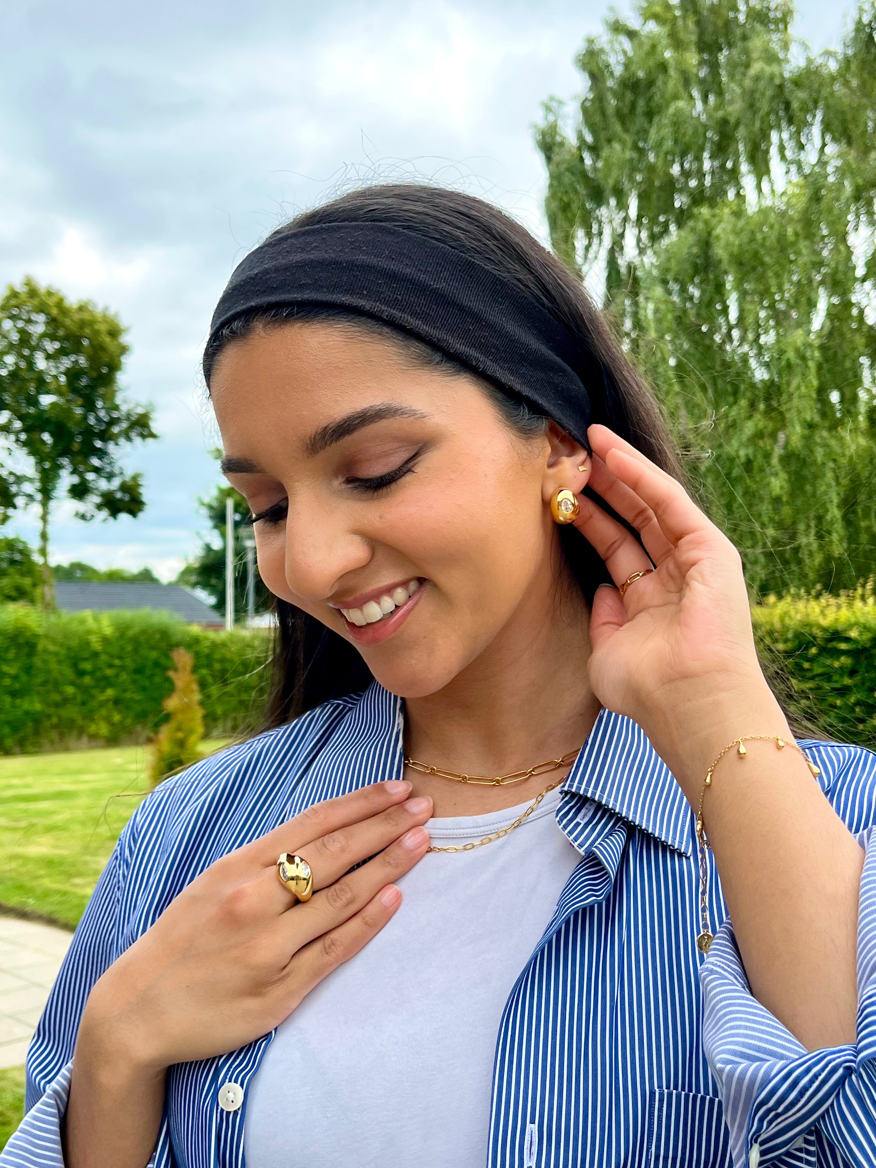 ESSENCE RADIANCE DROP ØRESTIKKER - HVID