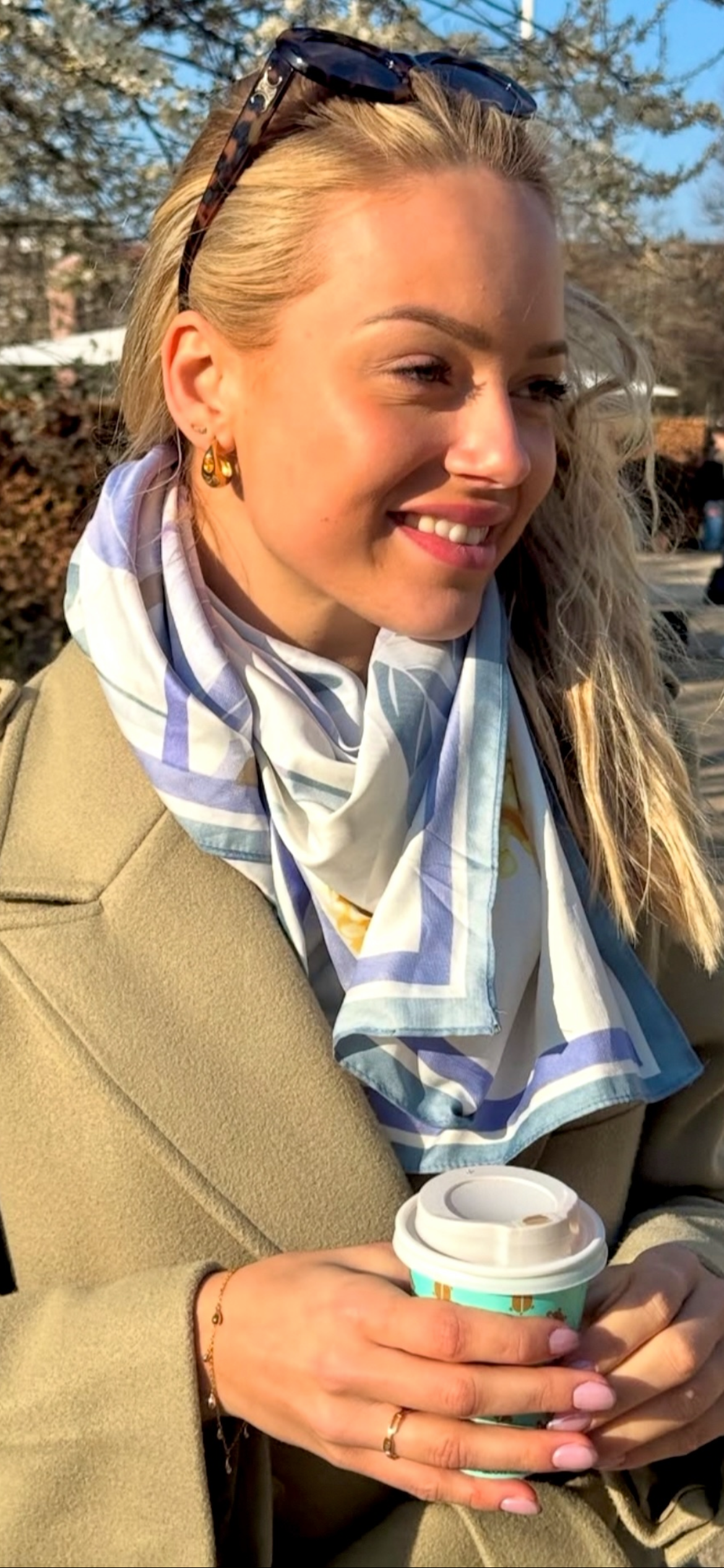 ESSENCE REFLECTION DROP HOOPS - CHAMPAGNE