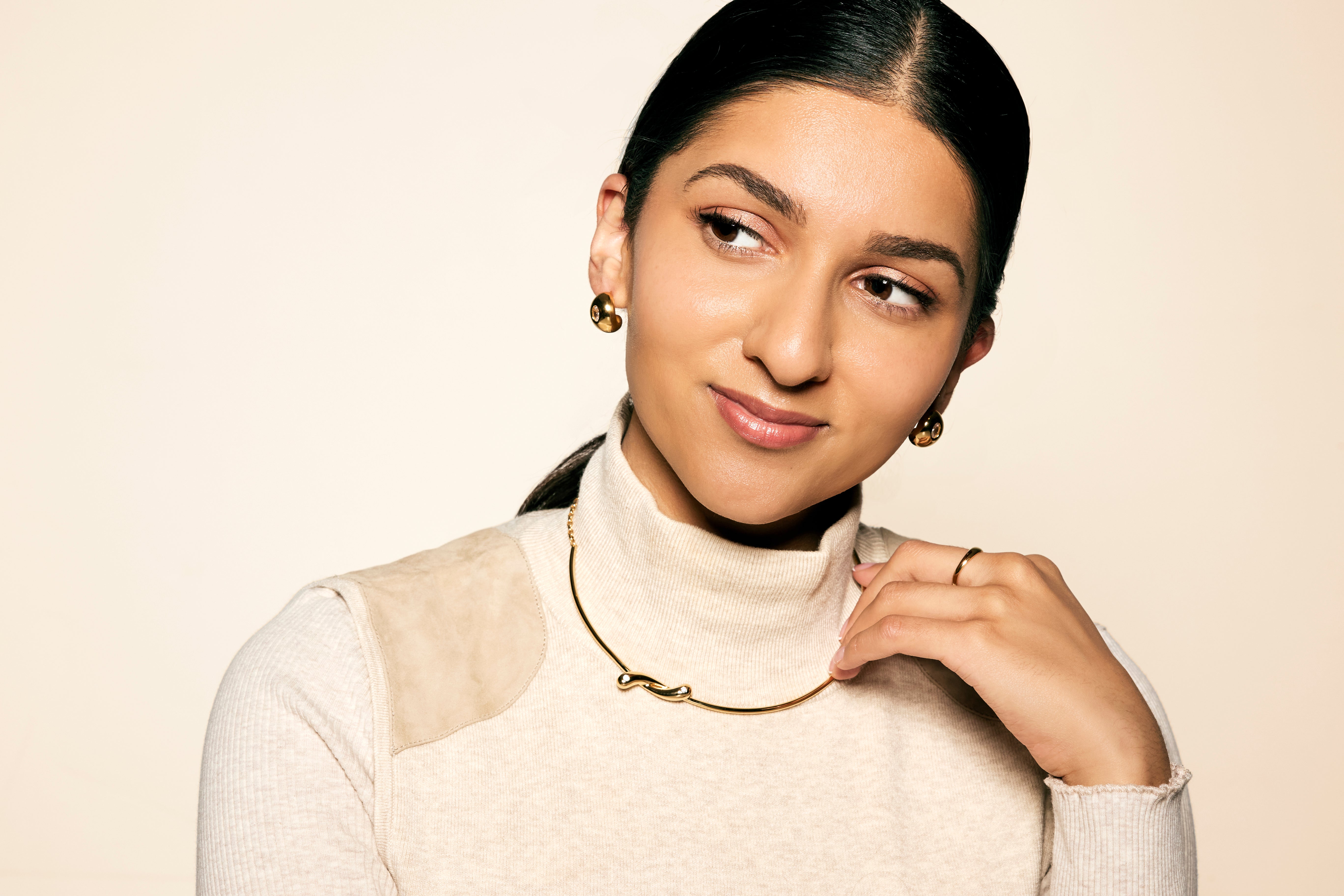 ESSENCE RADIANCE CHOKER