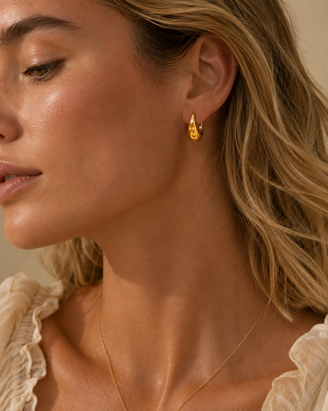 ESSENCE REFLECTION DROP HOOPS - CHAMPAGNE