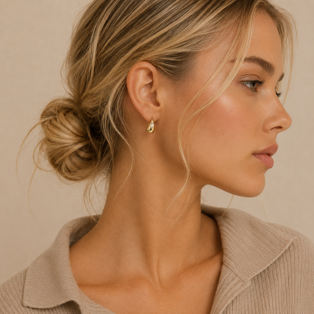 ESSENCE REFLECTION DROP HOOPS - HVID